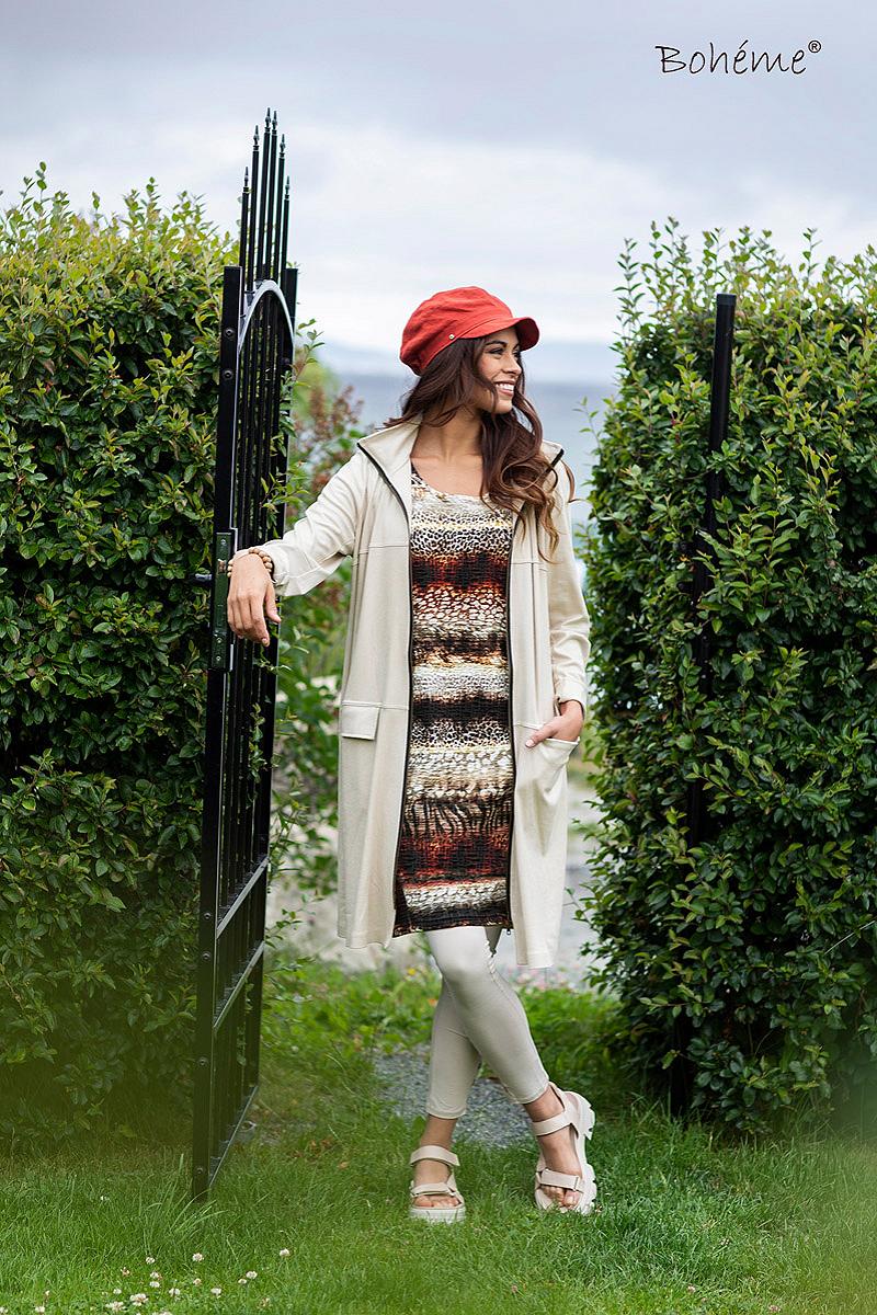 Coat w/hood leatherlook