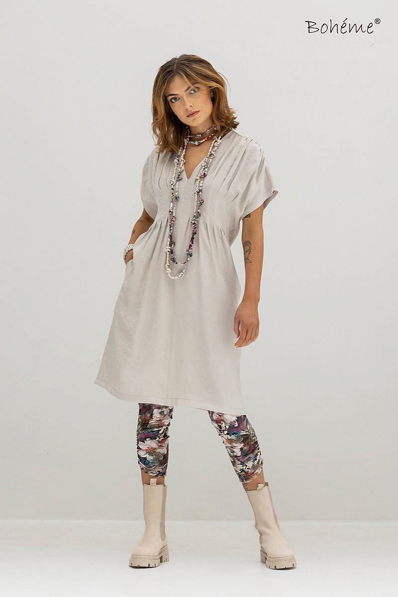 Dress V-neck pleats short