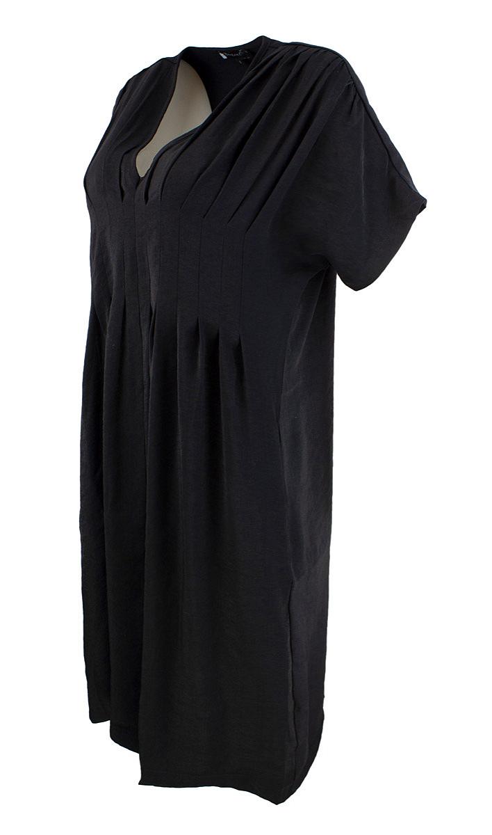 Dress V-neck pleats short